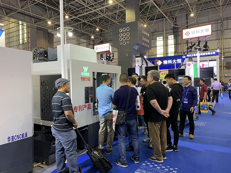華亞數(shù)控DME中國(東莞)機(jī)床展現(xiàn)場 (3).jpg